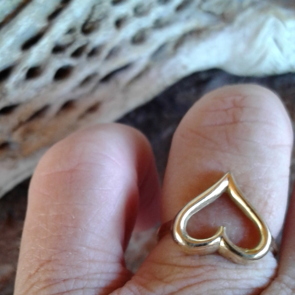 14k Solid Yellow Gold Heart Ring - image 8